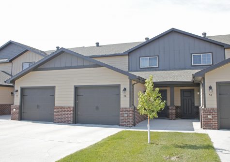 Monument View Town Homes- with Garage