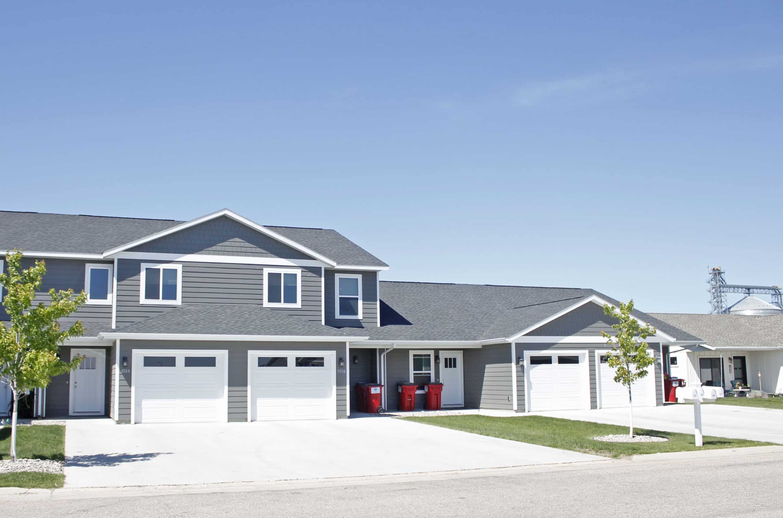 1008 E 4th Street – Volga